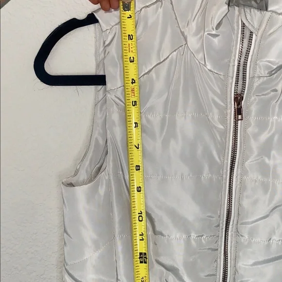 🎱Buckle day trip cream puffer vest! - Picture 3 of 8